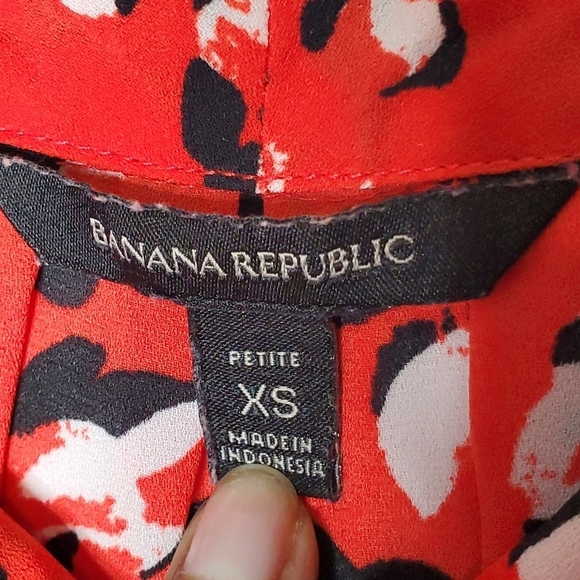 Banana Republic Red Floral Peplum Blouse - Picture 4 of 4